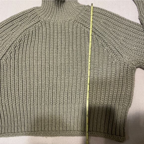 H&M Cowl TurtleNeck Cropped Thick Nit Green Cozy Sweater. - Picture 7 of 8